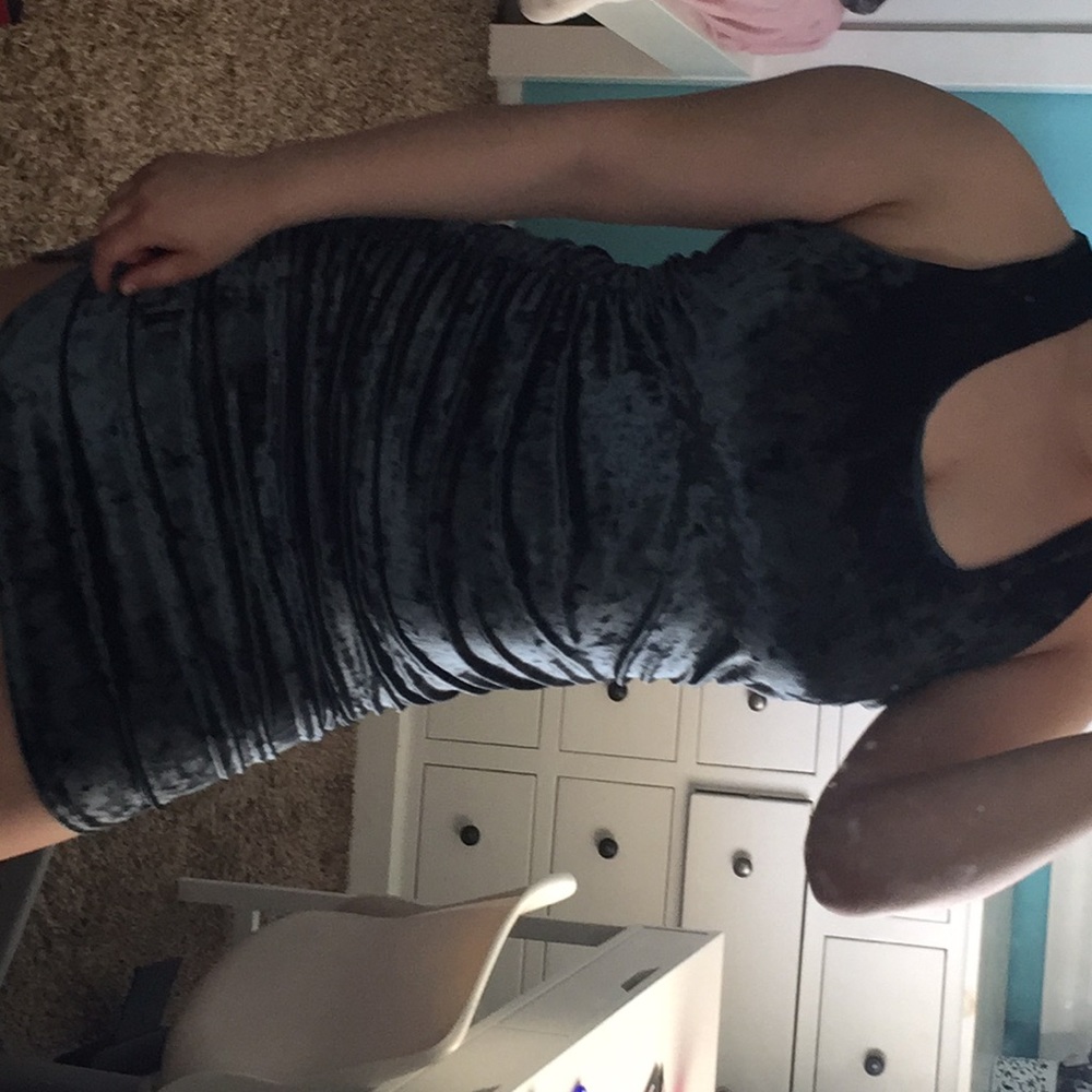 Velvet Midi Dress 💚